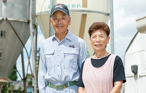 夫婦二人三脚で牛の健康を見守り続けます。